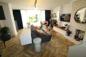 Living Room- click for photo gallery